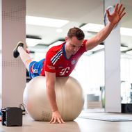 Manuel Neuer bei Cardio-Übungen im Fitnessraum des deutschen Rekordmeisters FC Bayern München.