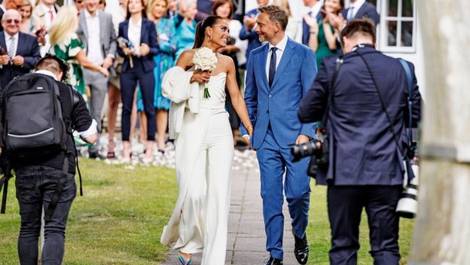 Christian Lindners Ehefrau verzaubert in außergewöhnlichem Brautlook