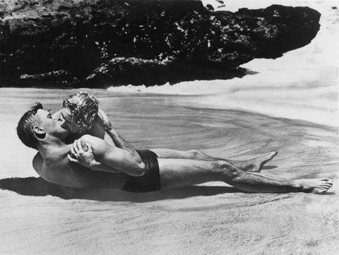 Eine der berühmtesten Szenen der Kinogeschichte: Der Kuss zwischen Burt Lancaster und Deborah Kerr am Strand wurde heiß diskutiert.