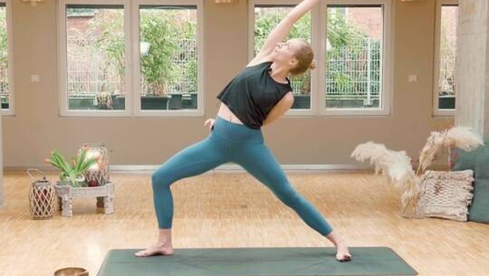 Yoga-Tutorial mit Anna Herz: Wie der friedvolle Krieger richtig ausgeführt wird
