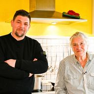 Tim Mälzer schämte sich: 83-jährige YouTuberin weint bei "Kitchen Impossible"