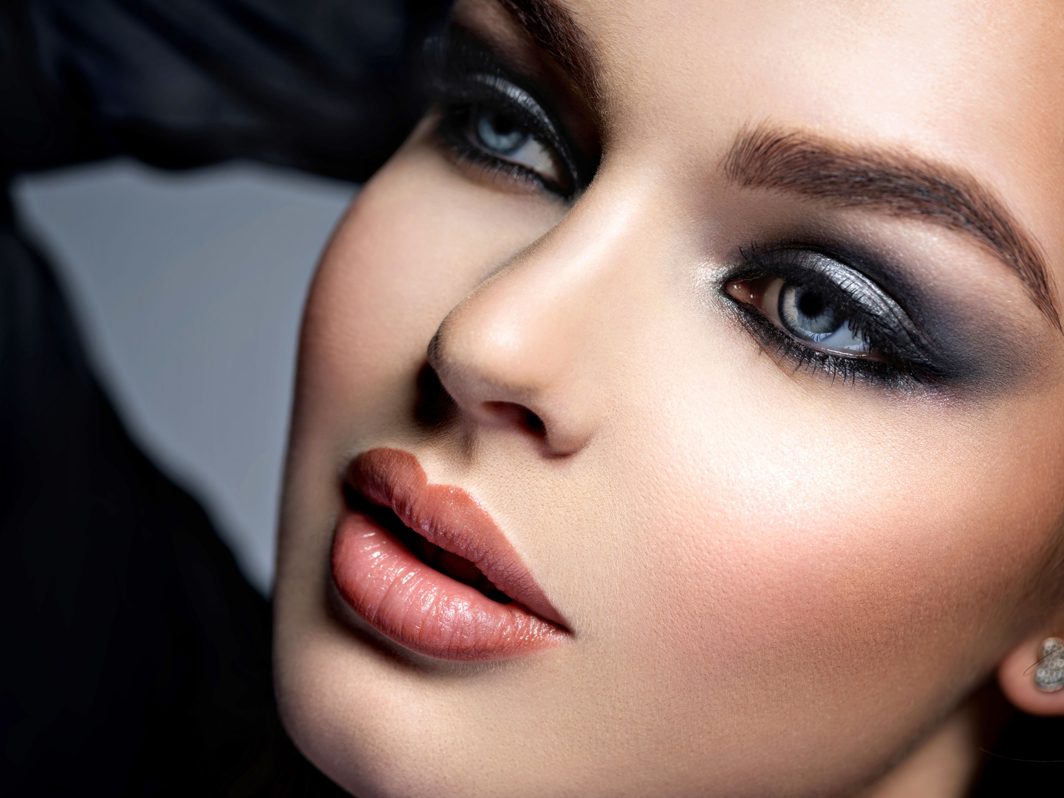 9. Tips for Choosing the Right Eyeliner for Your Blonde Hair and Smokey Eye Look - wide 1