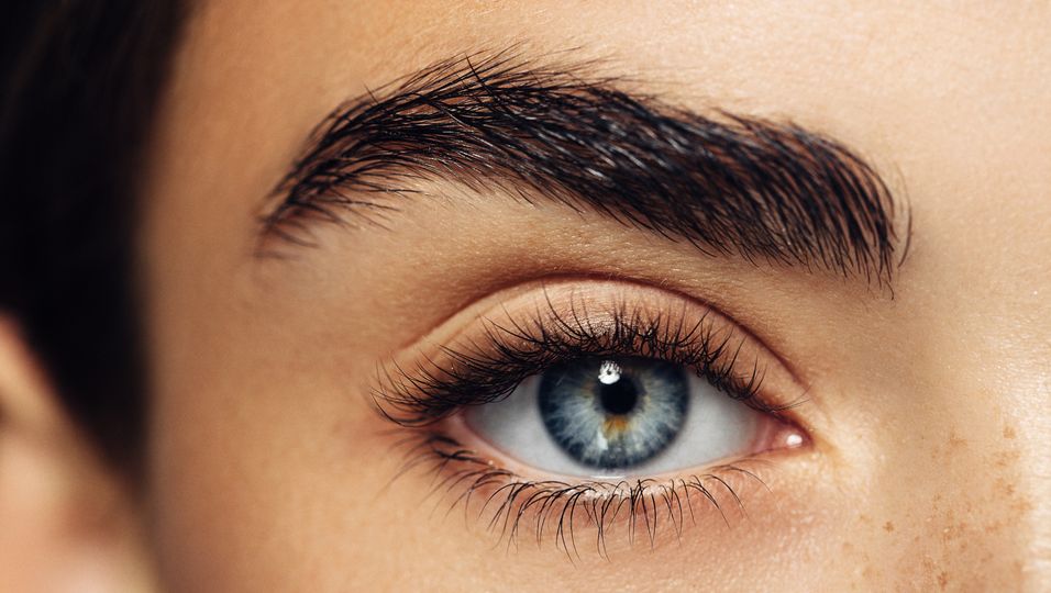 Browcocaine: Bringt das Drogerie-Serum unsere Augenbrauen wirklich zum Sprießen?