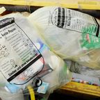 Mit dem Boom von Online-Versand, dem Trend zur To-Go-Gastronomie und Singlehaushalten wächst der Anteil von Verpackungsmaterial stetig - und damit auch der Müllberg.
