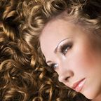 Haarpflege - Locken pflegen: So bleibt die Sprungkraft erhalten