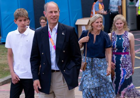 Charles und Camilla eröffnen das internationale Sportereignis