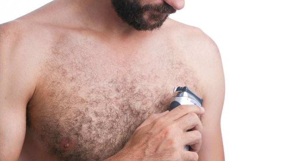 So rasieren Männer ihre Brust richtig
