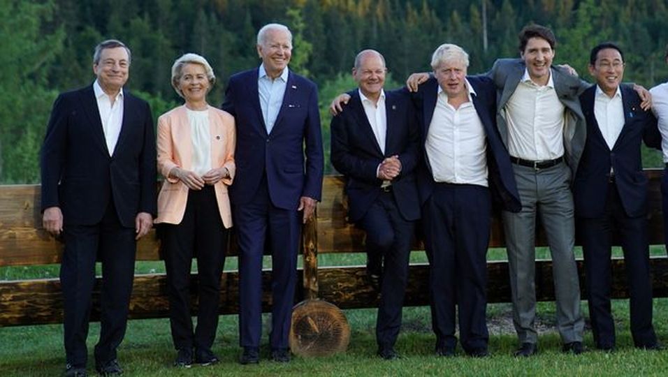Allein unter Männern beim G7-Gipfel: Mit ihrem Look setzt sie ein Zeichen