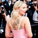 Scarlett Johansson zeigt ihr großes Rücken-Tattoo