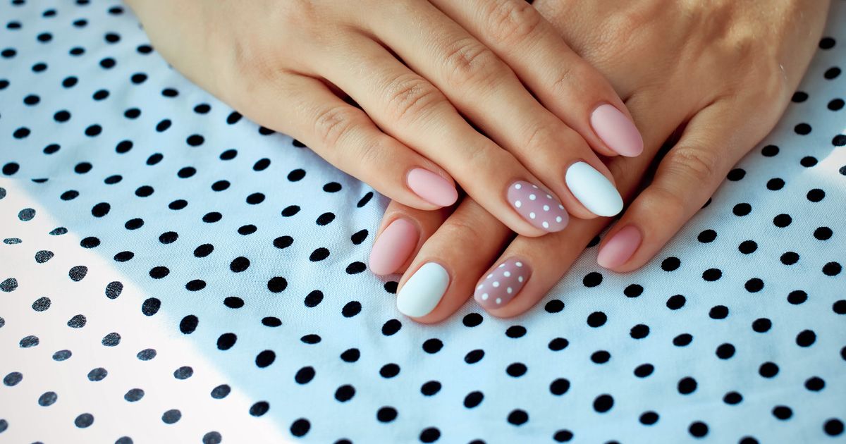 Punktuelle Eleganz: Der Polka Dot Nagel-Trend, der diesen Sommer nicht fehlen darf!