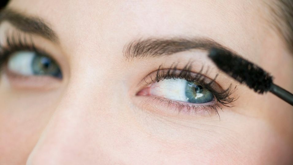 Das ist die beste Mascara fr Schlupflider, weil sie NIE verschmiert |  BUNTE.de