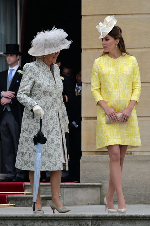 Bei der Gartenparty der Queen glänzte die Herzogin in einem A-Linien-Mantel (Emilia Wickstead, ca. 2.550 Euro). Hut: Jane Corbett