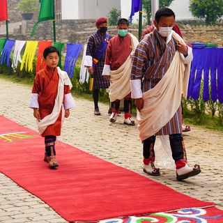 Jigme & Jetsun Pema von Bhutan: Der Drachenprinz meistert seinen ersten Soloauftritt