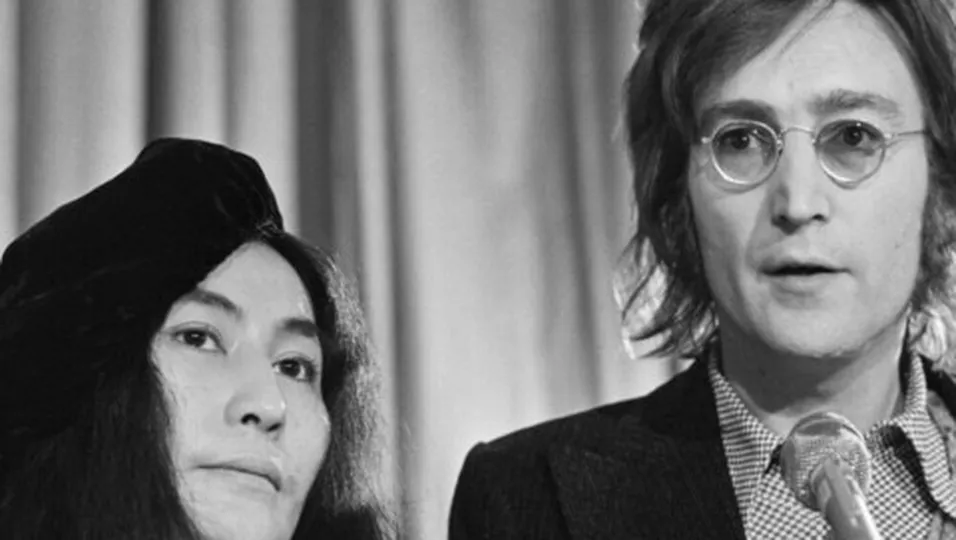 Yoko Ono wird 90: Spannende Fakten über John Lennons Witwe