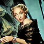 In dem Film "Die rote Lola" trug die legendäre Schauspielerin Marlene Dietrich das auffällige Armband von "Van Cleef & Arpels".