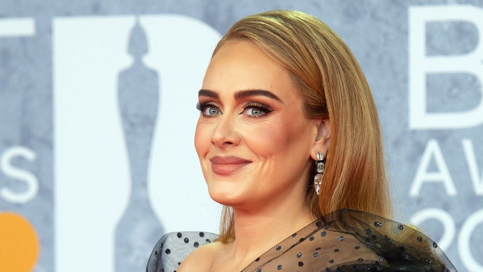 Augenaufschlag à la Adele: Mit diesem Eyeliner gelingt der perfekte Lidstrich