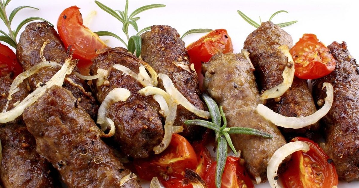 Cevapcici: Hackfleischröllchen selber machen | BUNTE.de
