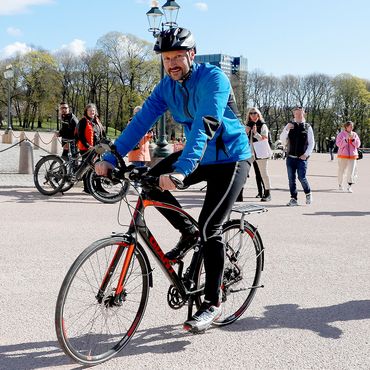 Haakon von Norwegen: Fahrrad statt Chauffeur: In voller Sportmontur düst er durch die Straßen