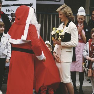 Niedliche Kostüme & Termine mit Santa Claus: Die Weihnachtszeit bei den Windsors 