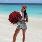 Sophia Thomalla: Mit roten Rosen am Strand: So feiert sie ihren 33. Geburtstag