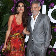 Amal Clooney - Feuriger Auftritt: Ihr Kleid ist pure Leidenschaft 