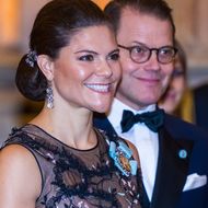 Victoria von Schweden: Alle Augen auf der Kronprinzessin: Mit ihrem Look stellt sie die restlichen Royals in den Schatten