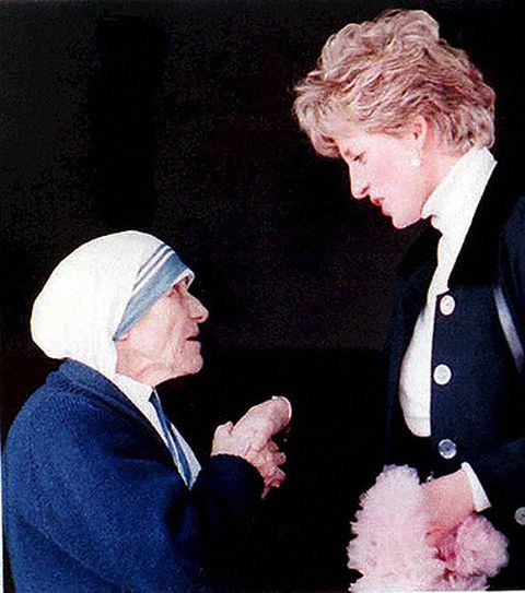 Am 19. Februar 1992 trifft die „Prinzessin der Herzen“ in einem Kloster in Rom auf Mutter Teresa, die sie sehr bewundert.