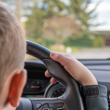 Illegale Spritztour: 12-Jähriger klaut mit Cousin (7) Auto der Eltern
