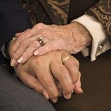 Außergewöhnliche Liebesgeschichte - Wunderschöne Braut mit 88: Hier heiratet Anne ihre Online-Liebe Robert (93) 