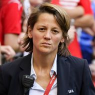 Frauen-Bundesliga - Bayern-Sportchefin fordert Mindestgehalt für Spielerinnen – und spricht Warnung aus 