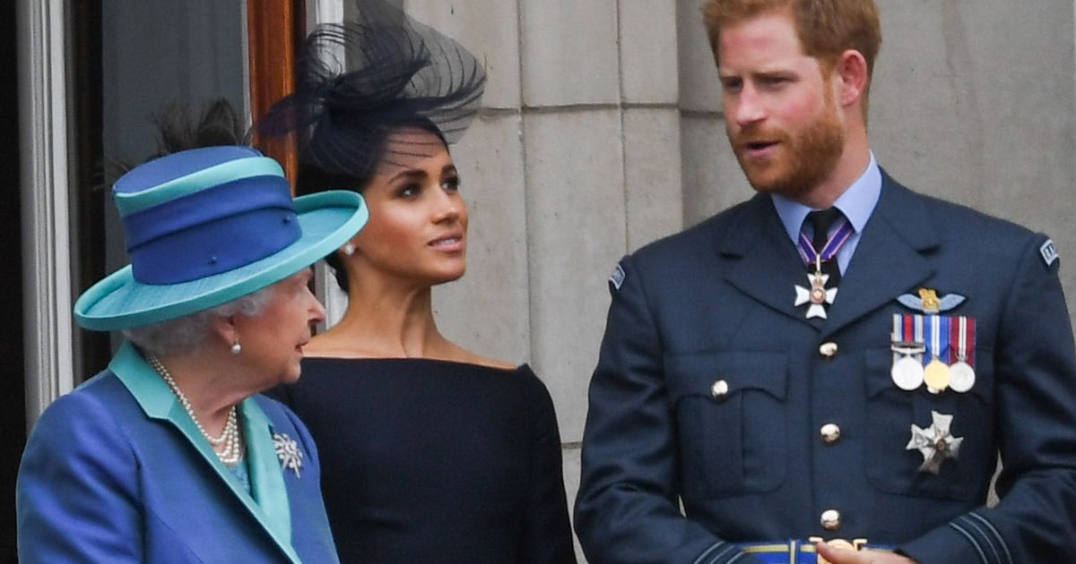 Biograf enthüllt: Queen sorgte sich wegen Harrys "Über-Verliebtheit" in Meghan