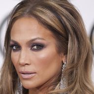 Für Frauen ab 50: Jennifer Lopez Kleid ist perfekt für den Spätsommer!