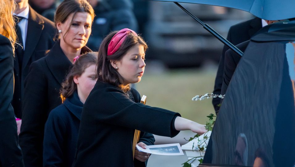 Märtha Louise von Norwegen - Tochter Maud spricht über Ari Behns Trauerfeier: "Ich stand an diesen Tagen unter Schock"