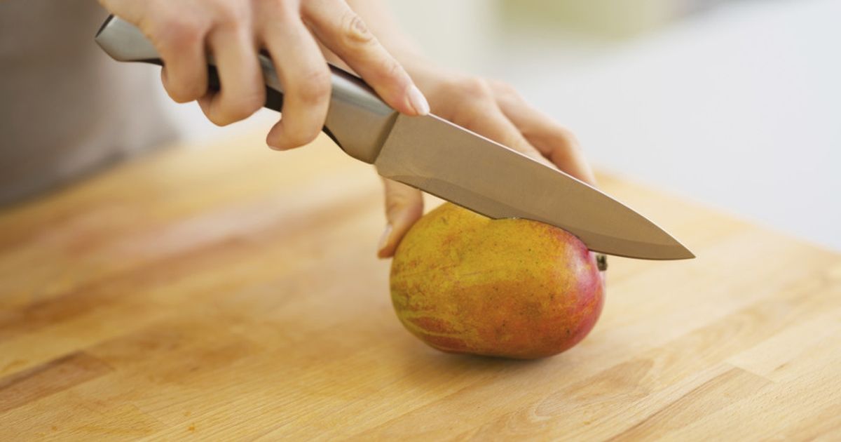 Mango schneiden Exoten richtig schälen und zubereiten BUNTE.de