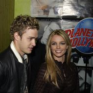 Justin Timberlake feiert mit Elton John, während Britney Spears Vorwürfe erhebt
