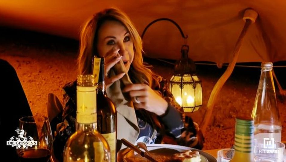  Beim Abendessen bricht Carmen Geiss plötzlich in Tränen aus