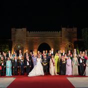 Rajwa Al Saif von Jordanien - Kennen sie alle? Auf dem offiziellen Hochzeitsfoto tummeln sich 46 Royals