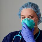 Krankenschwester mit Schutzmaske