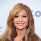 Jennifer Lopez: So trendstark kombiniert sie ihr Maxikleid im Frühling
