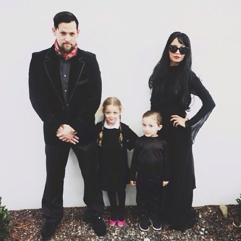 The Madden Family: Nicole Richie, Joel Madden und die Kinder im düsteren Partnerlook.