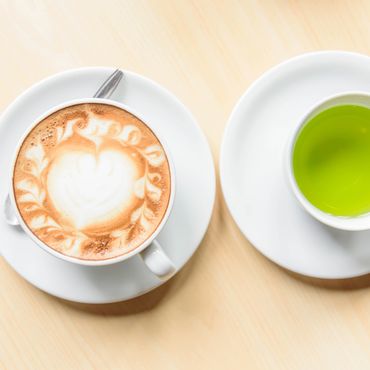Kaffee und Grüner Tee