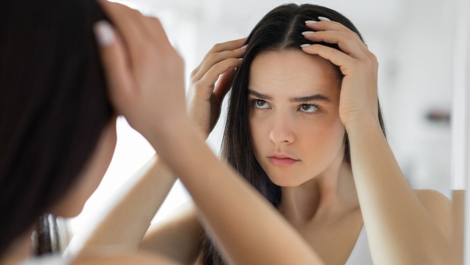 Bei Haarausfall: Influencerin schwört auf eine Ampullen-Kur