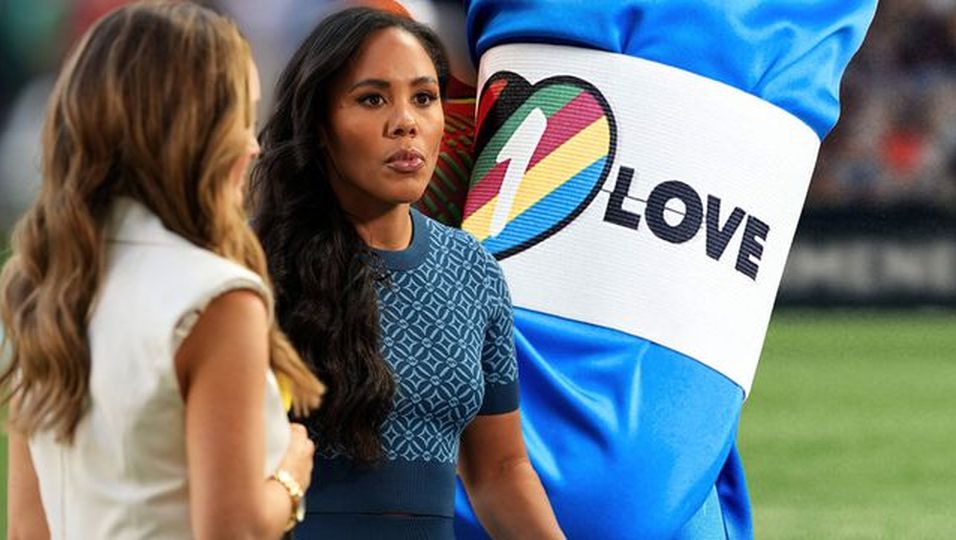 BBC-Expertin wird für "One Love"-Binde auf Spielfeld gefeiert