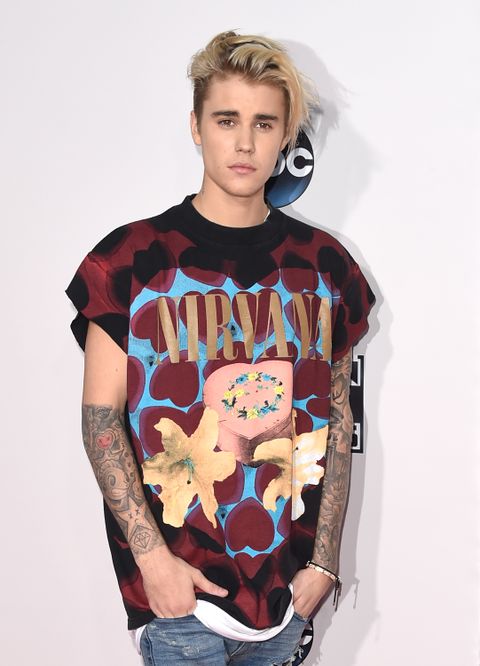 Justin Bieber in eine Nirvana-T-Shirt.