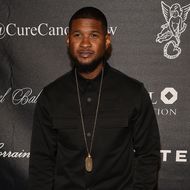 Usher in einem Anzug.
