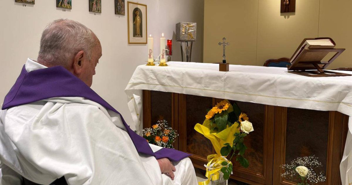 Erstmals seit Krankenhausaufenthalt Vatikan veröffentlicht neues Foto von Papst Franziskus
