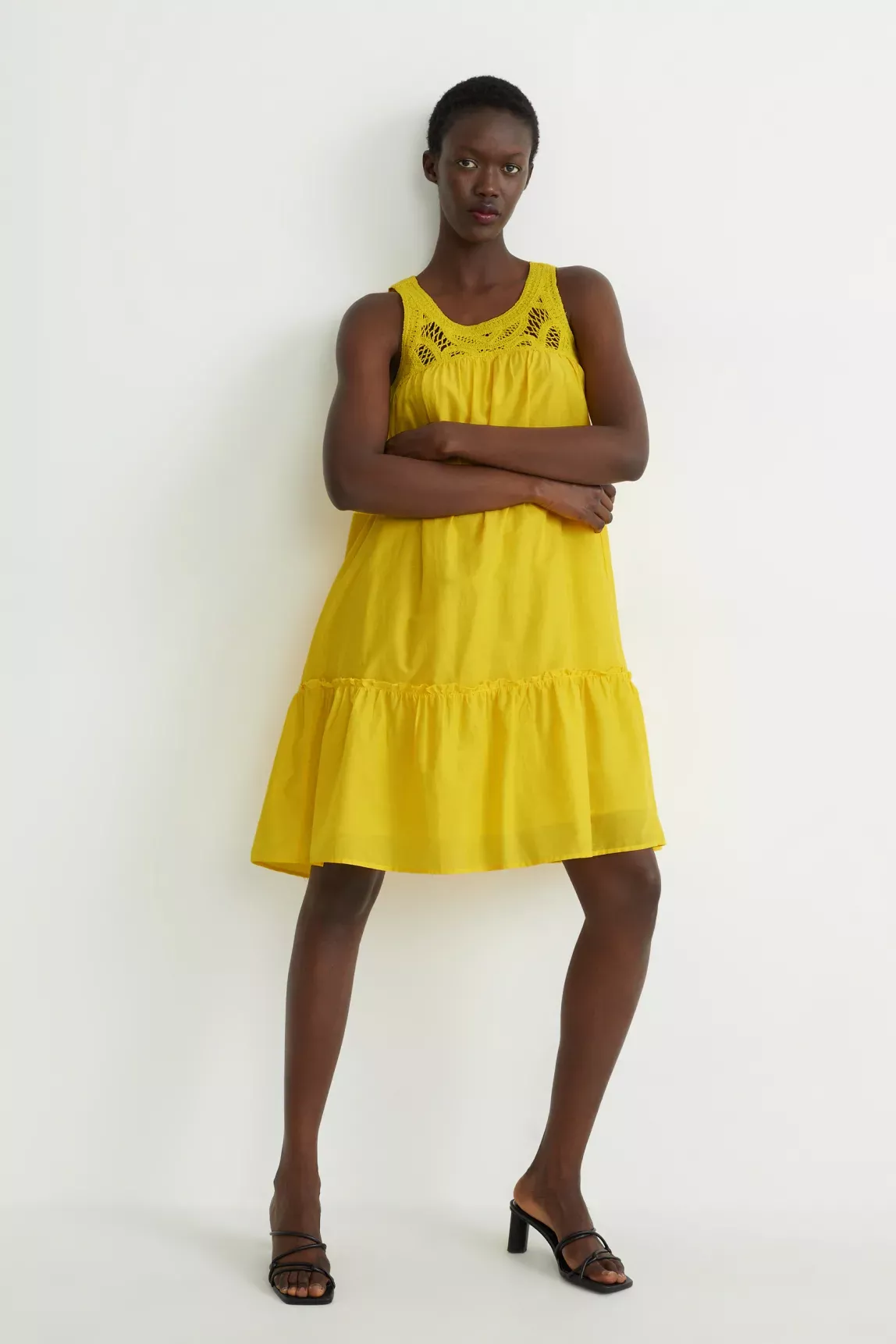 Traumhaftes Sommerkleid von C&A: In leuchtendem Gelb in den Urlaub