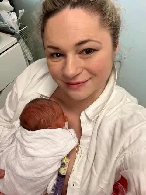 Die "Hochzeit auf den ersten Blick"-Expertin Dr. Sandra Köhldorfer mit Tochter Kaia, die am 16. Januar zur Welt kam.