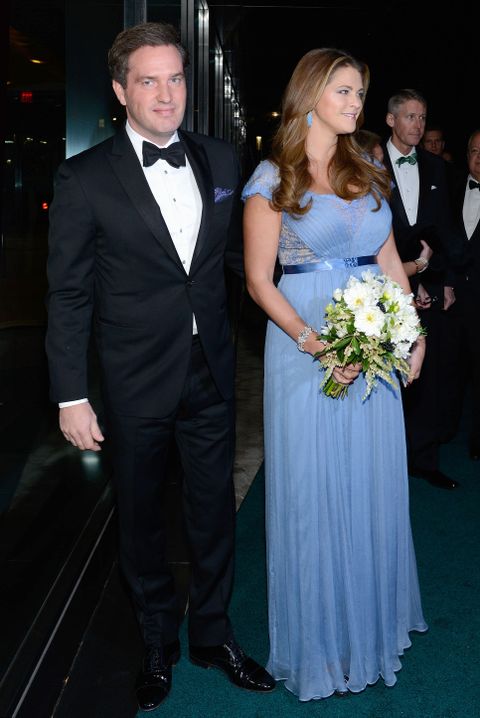 Bei einem Gala-Dinner in New York präsentierte die Prinzessin ihre 4-Monats-Kugel in einer blauen Robe.