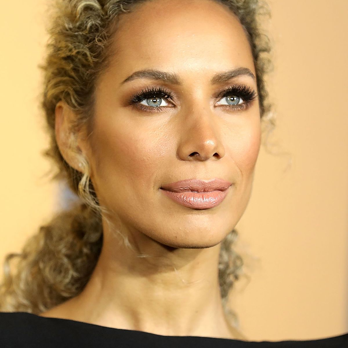 Leona Lewis Hauchzarte Trager Fein Bestickte Corsage Ihr Brautkleid Ist Umwerfend Bunte De